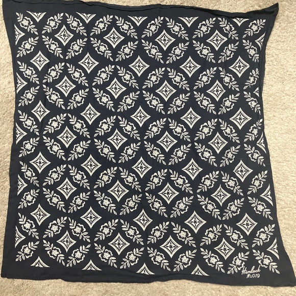 Hemlock scarf - Picture 1 of 3